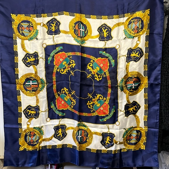 Industria Scarf - Picture 1 of 3